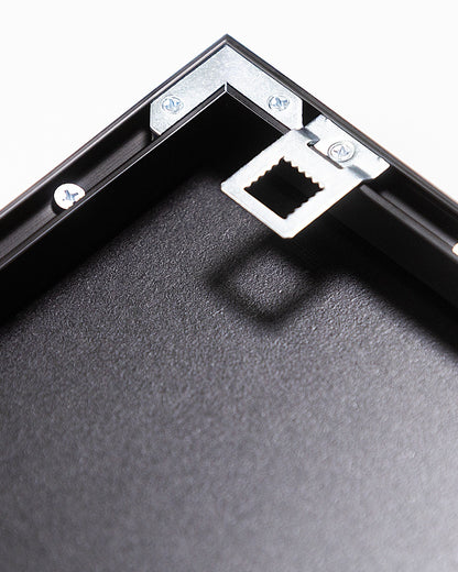 High quality aluminum frame in black with build in hanging system